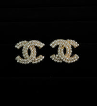 Load image into Gallery viewer, Classy pearly Gold medium
